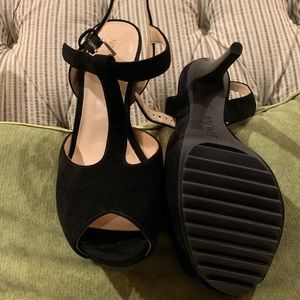 New💥 Price ✂️💲avings💲Peep toe suede heels.Nine West